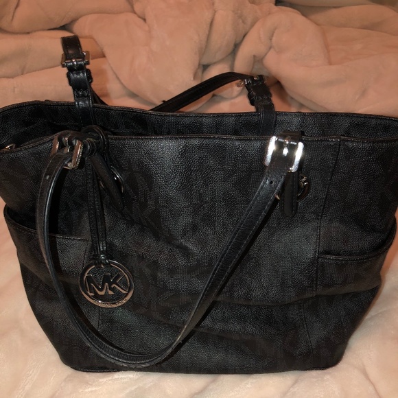 Michael Kors Signature Large Tote - Picture 6 of 6